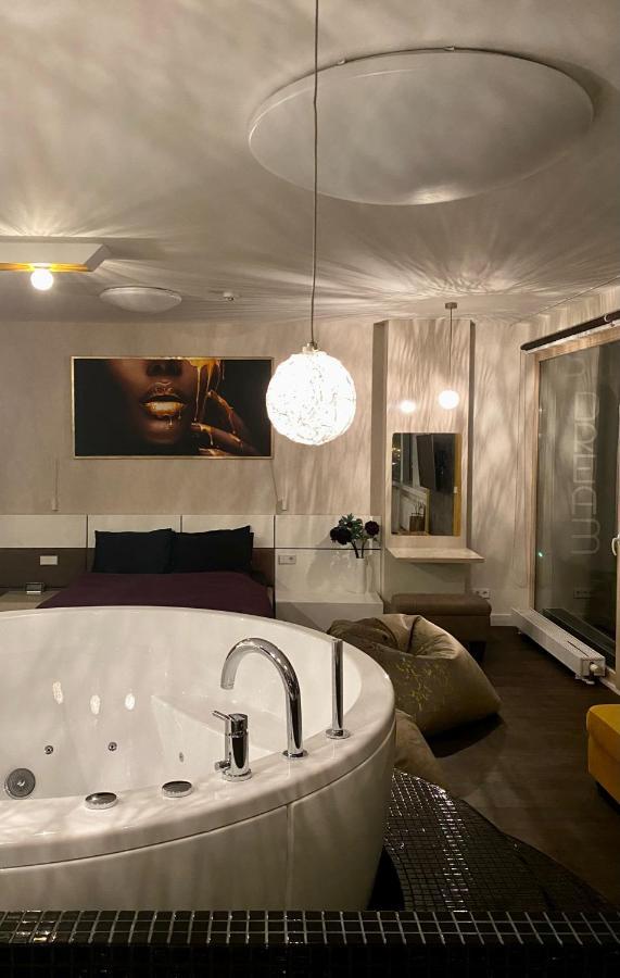 Ferienwohnung Sky Flat Jacuzzi 27 Floor Klaipėda Exterior foto