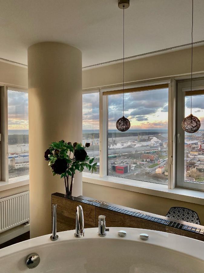 Ferienwohnung Sky Flat Jacuzzi 27 Floor Klaipėda Exterior foto
