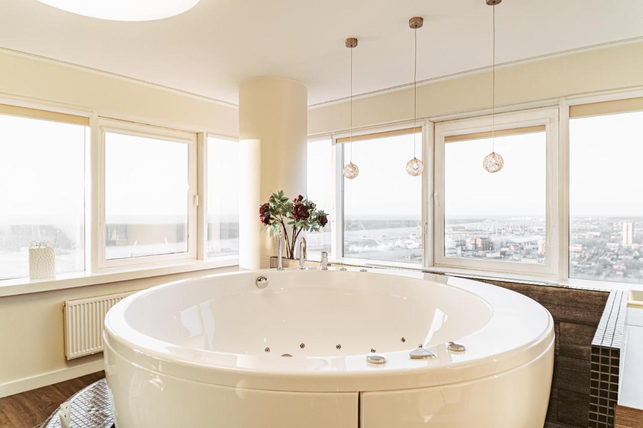 Ferienwohnung Sky Flat Jacuzzi 27 Floor Klaipėda Exterior foto