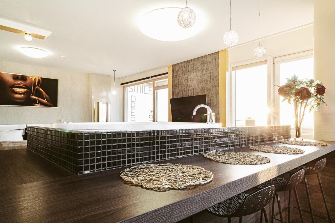 Ferienwohnung Sky Flat Jacuzzi 27 Floor Klaipėda Exterior foto