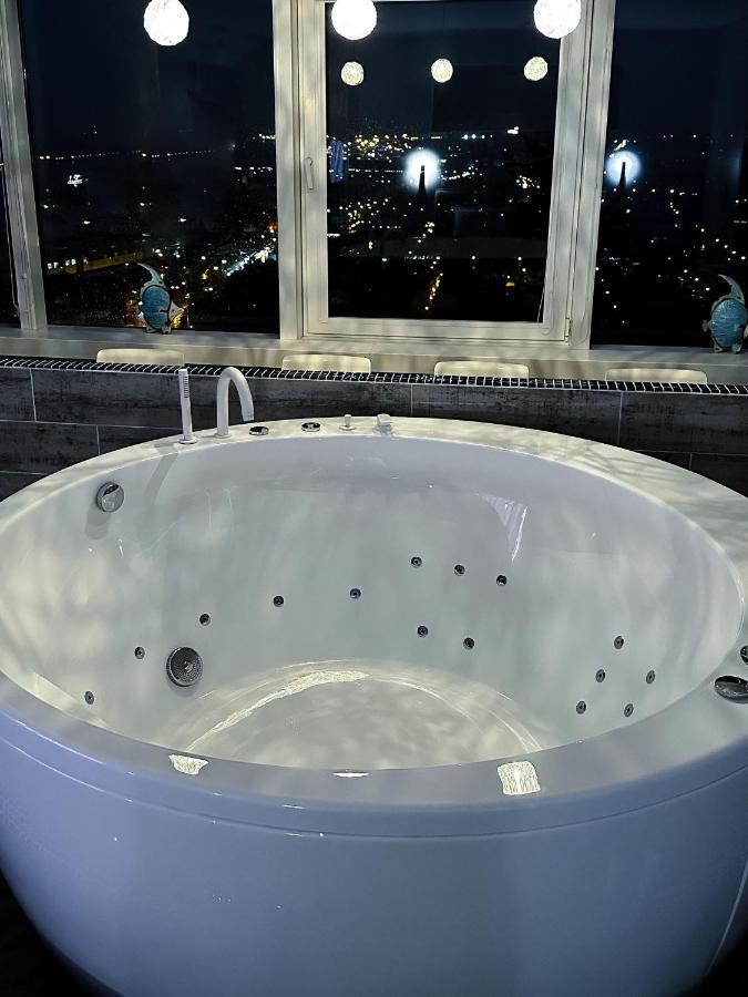 Ferienwohnung Sky Flat Jacuzzi 27 Floor Klaipėda Exterior foto