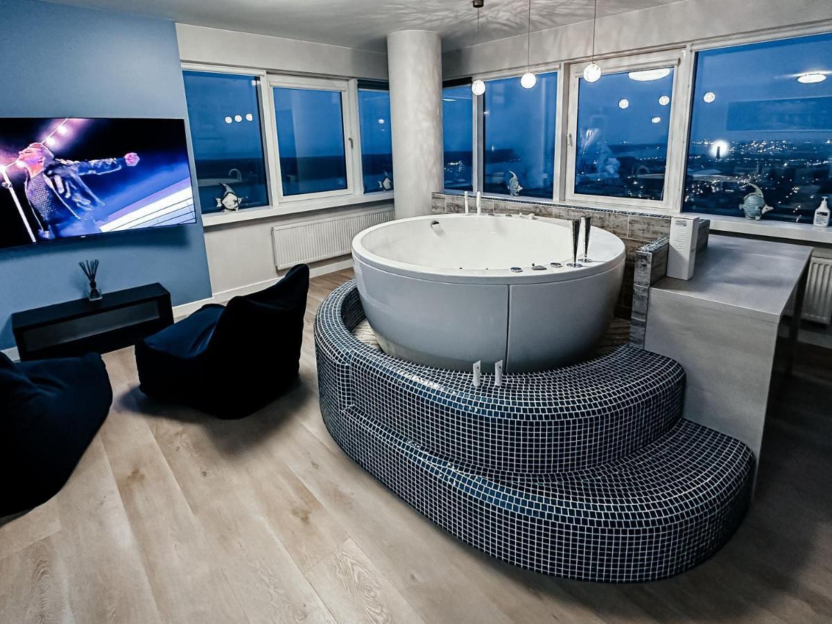 Ferienwohnung Sky Flat Jacuzzi 27 Floor Klaipėda Exterior foto