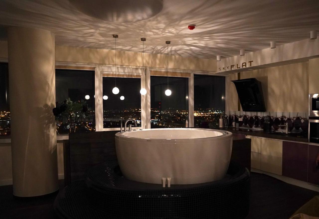 Ferienwohnung Sky Flat Jacuzzi 27 Floor Klaipėda Exterior foto